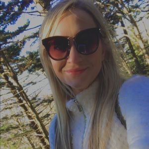 Meet your Posher, Laura